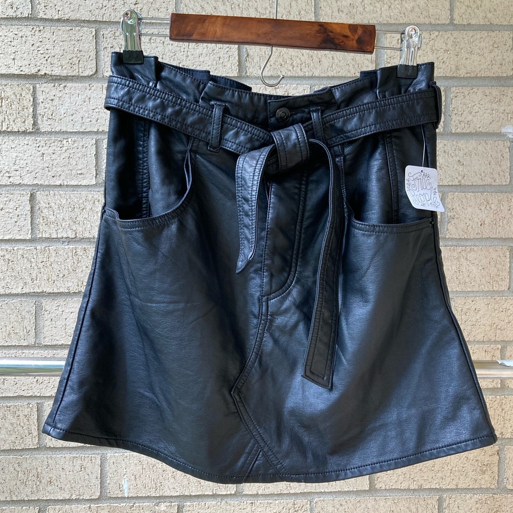 Free People Peyton Black Faux Leather Mini Skirt Size 27 Pockets Paperbag Waist
